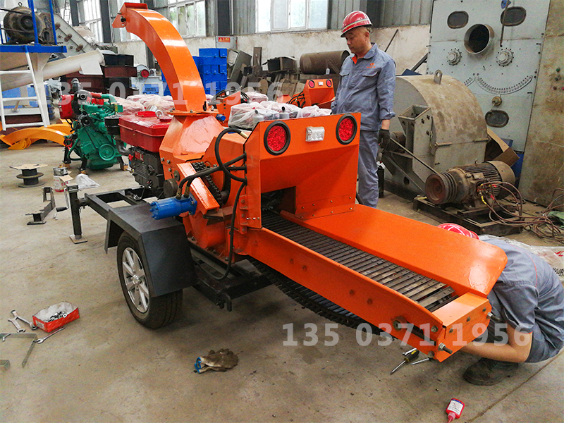 柴油移動(dòng)式樹(shù)枝粉碎機(jī)