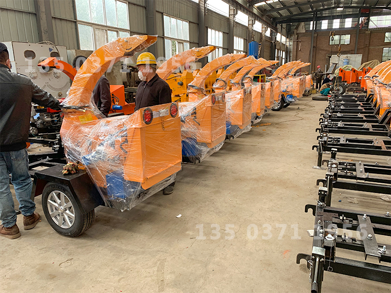 液壓式樹(shù)枝粉碎機(jī)