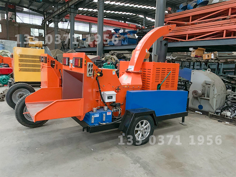 履帶自走式樹(shù)枝粉碎機(jī)