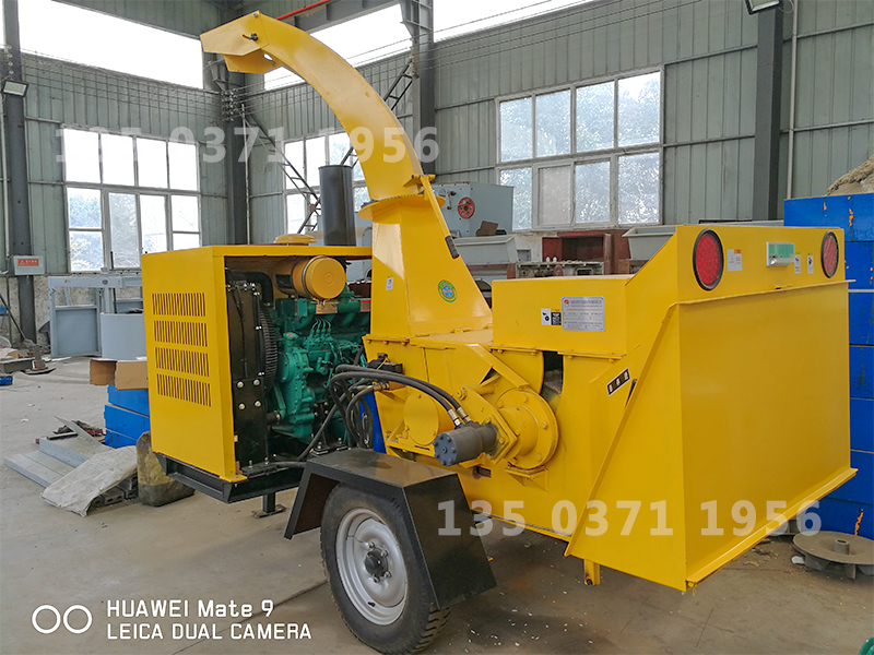 小型多功能樹(shù)枝粉碎機(jī)