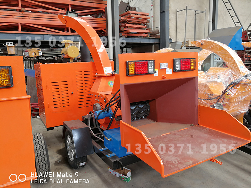 移動(dòng)式果樹(shù)枝粉碎機(jī)